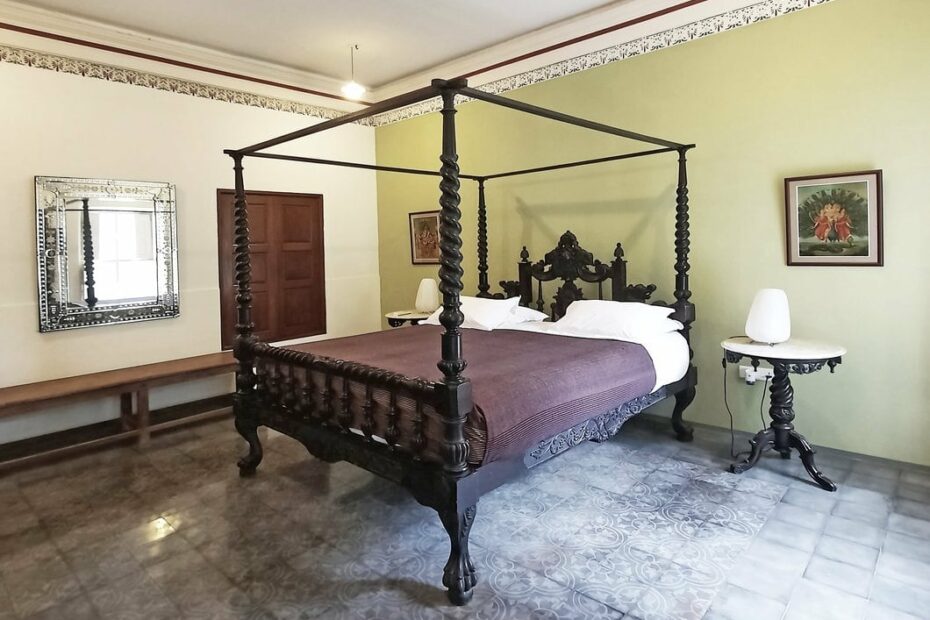 Luxury Sri Murugan Heritage Room in Saratha Vilas Chettinad hotel